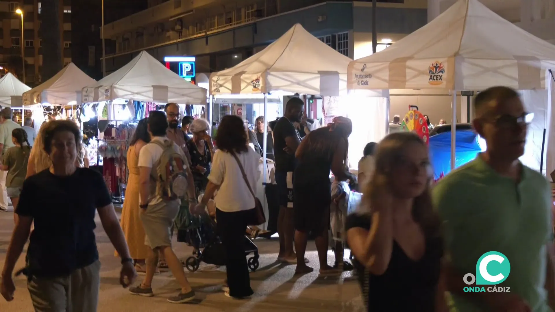 Puestos ambulantes el pasado viernes en el Paseo Marítimo