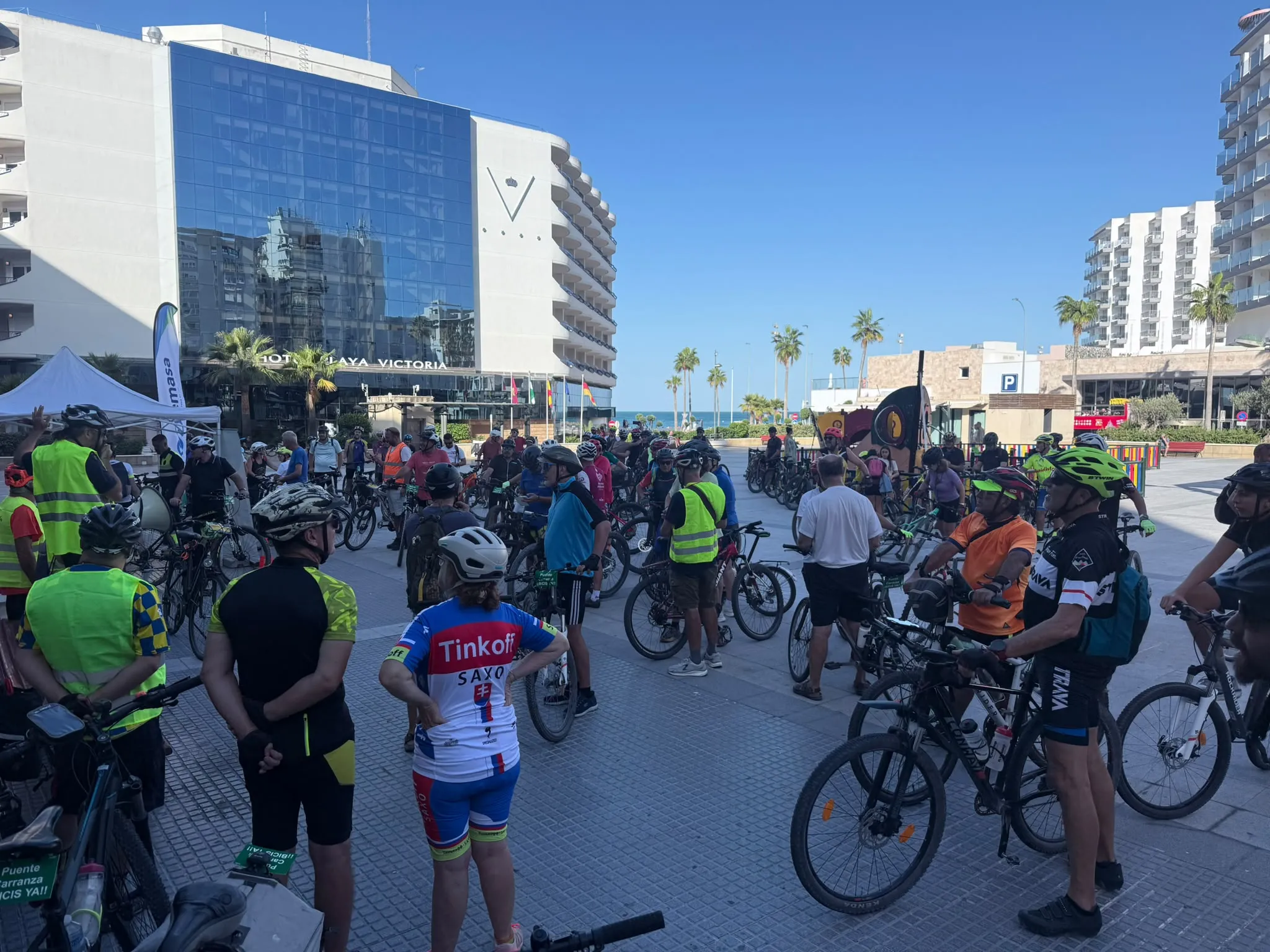 Más de 200 ciclistas han participado en esta ruta que les ha llevado hasta Puerto Real