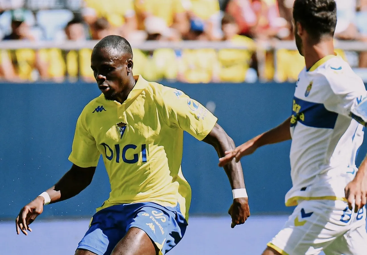 Doué en una acción del choque (Foto: Cádiz CF)