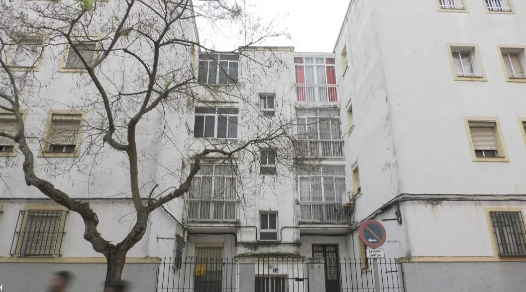 Adelante Izquierda Gaditana reclama soluciones urgentes para varias familias en situación habitacional límite.