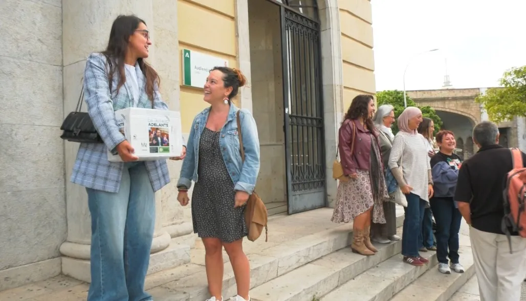 Adelante Andalucía entrega los avales de su candidatura por Cádiz de cara a las elecciones generales.