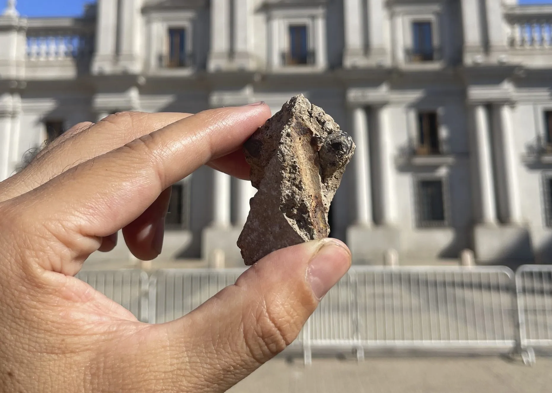 La pieza está creada por el artista e investigador chileno Francisco Javier Medina Donoso