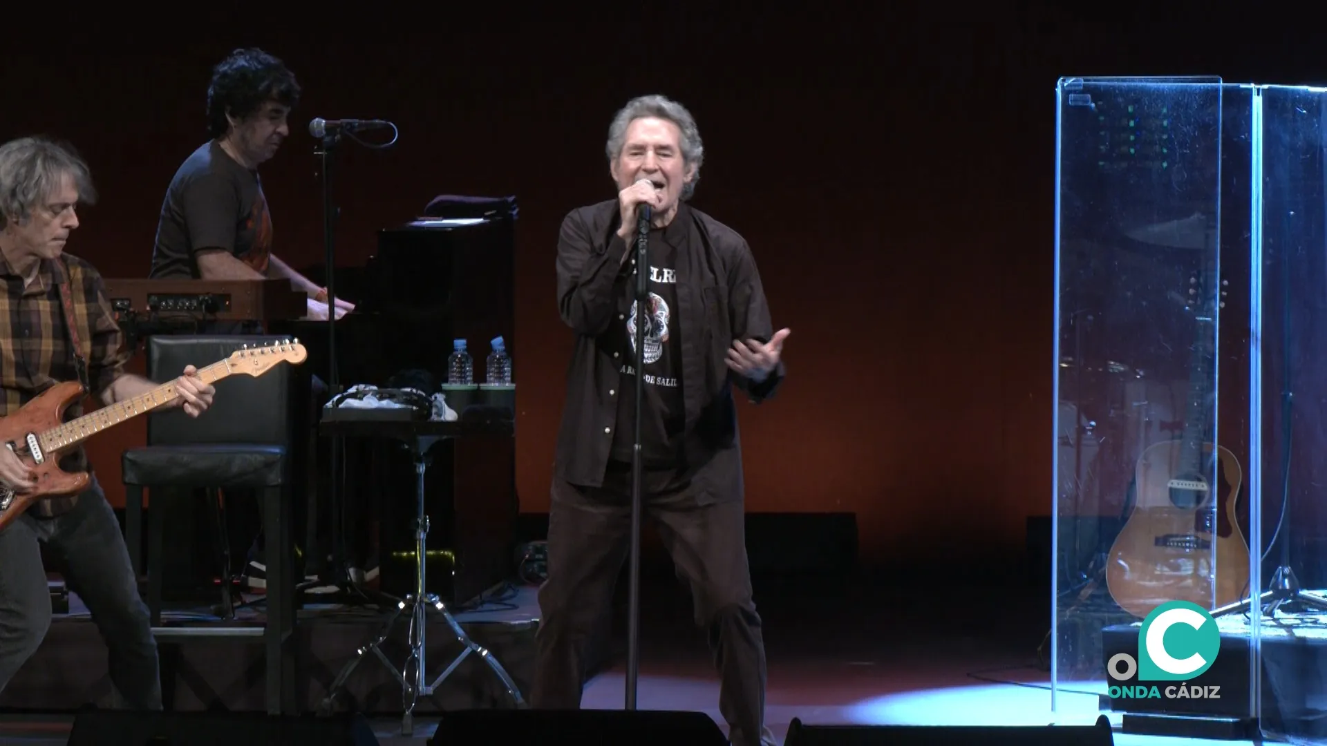 El cantante arrancó su concierto con el tema 'Buenvenidos'. 