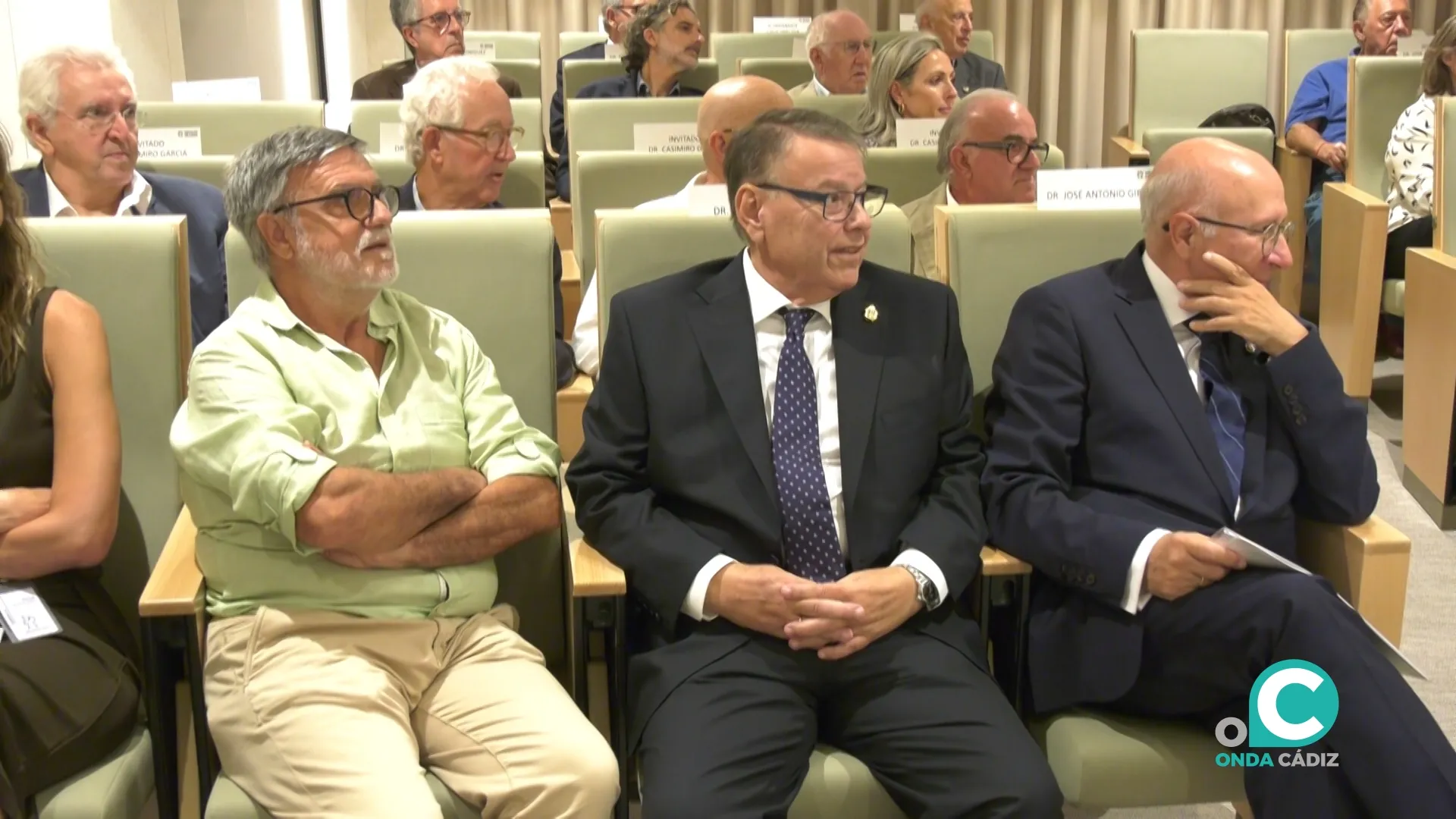 Los premiados en el auditorio del Colegio de Médicos de Cádiz.