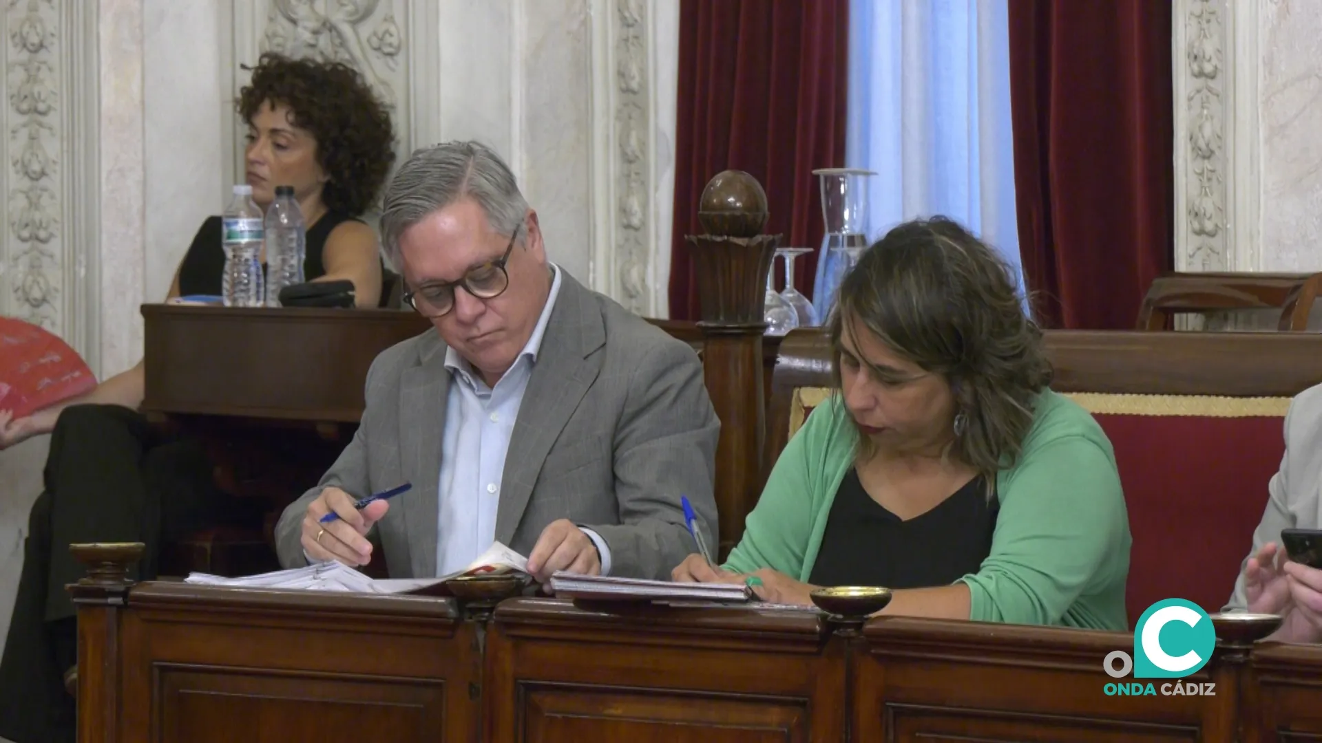 Una imagen del portavoz socialista Óscar Torres en el pleno del Ayuntamiento.