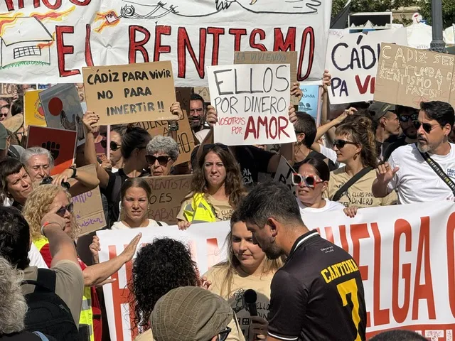 Manifestación por la vivienda en Cádiz