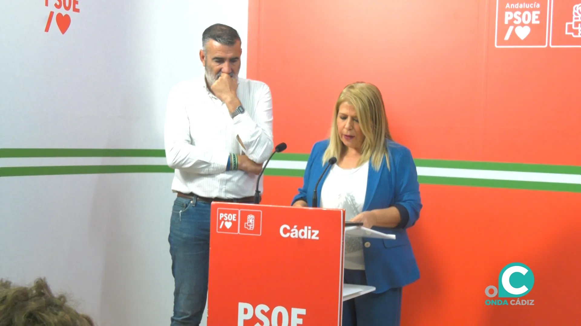 El vicesecretario general de PSOE , Javier Pizarro, y la Secretaria Ejecutiva Provincial PSOE, Mamen Sánchez. 