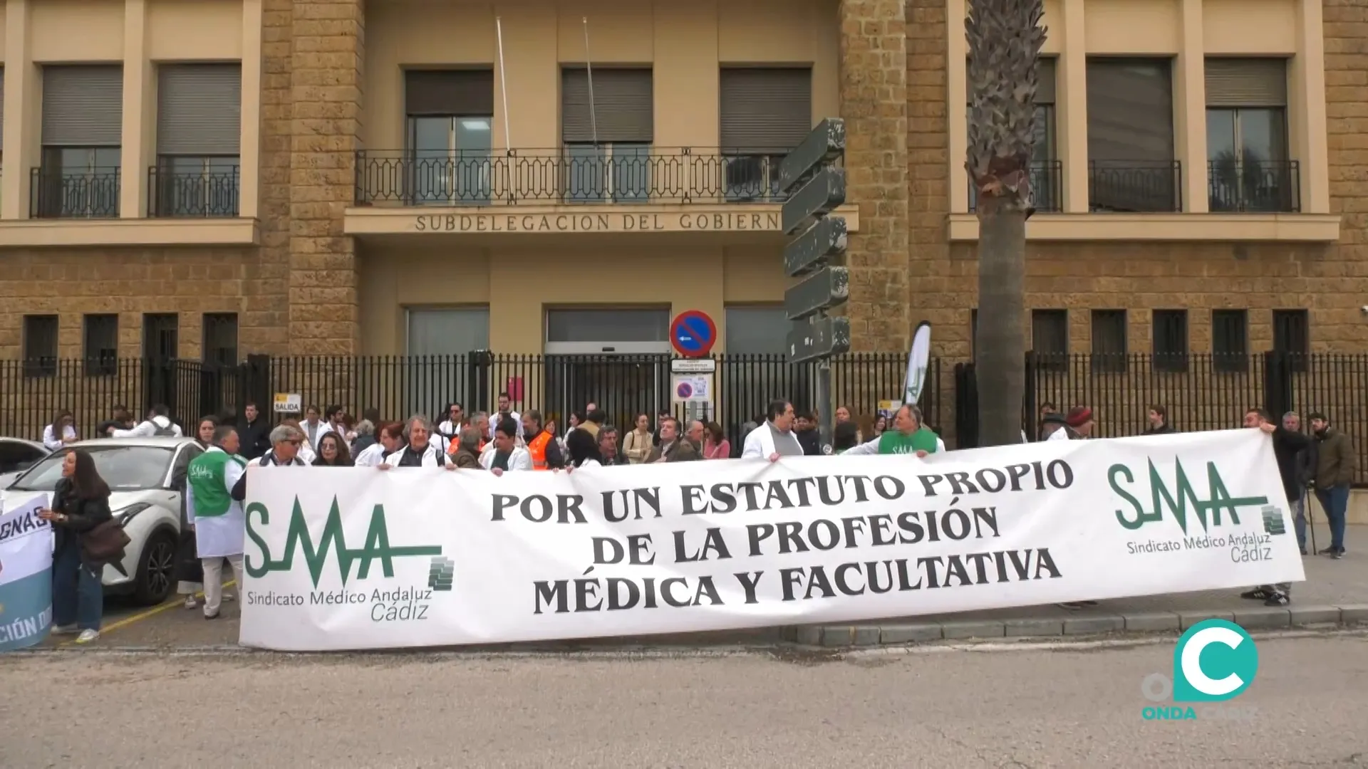 Imagen de una movilización de los profesionales médicos a las puertas de Subdelegación