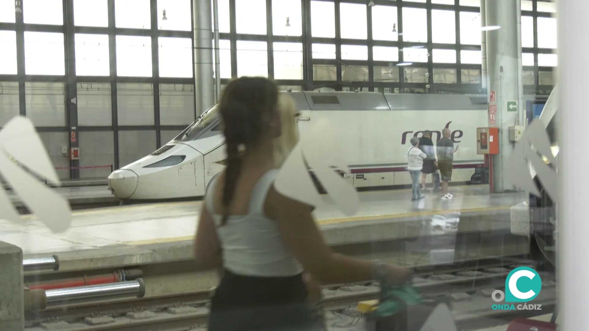  Renfe apunta la cancelación de 50 servicios semanales que unen la capital naciona con la provincia. 